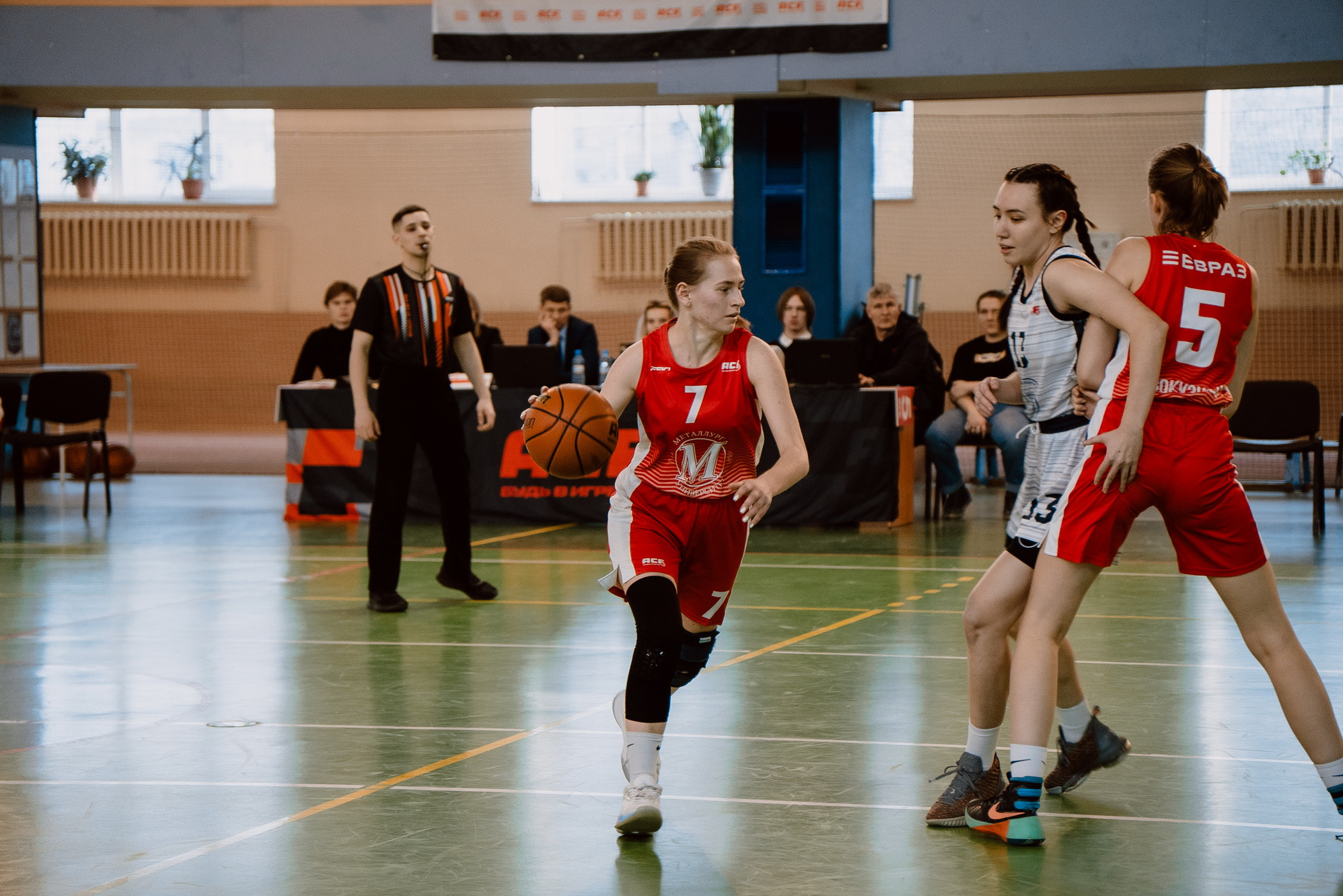 Баскетбол, дивизион «Сибирь», фотография:  В. Жарковская