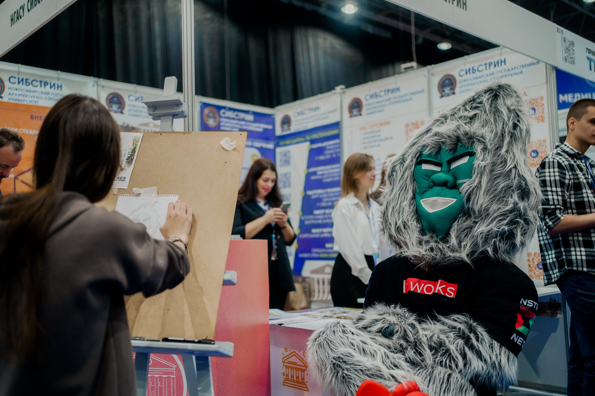 От кино до мегасайенс: НГТУ НЭТИ принял участие в выставке «Учебная Сибирь», фотография: Д. Фоменков