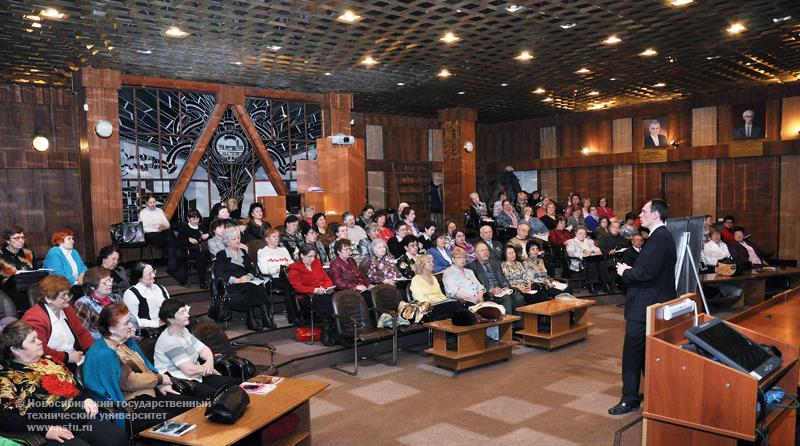 05.04.10     5 апреля началась запись желающих обучаться на Народном факультете НГТУ, фотография: В. Невидимов