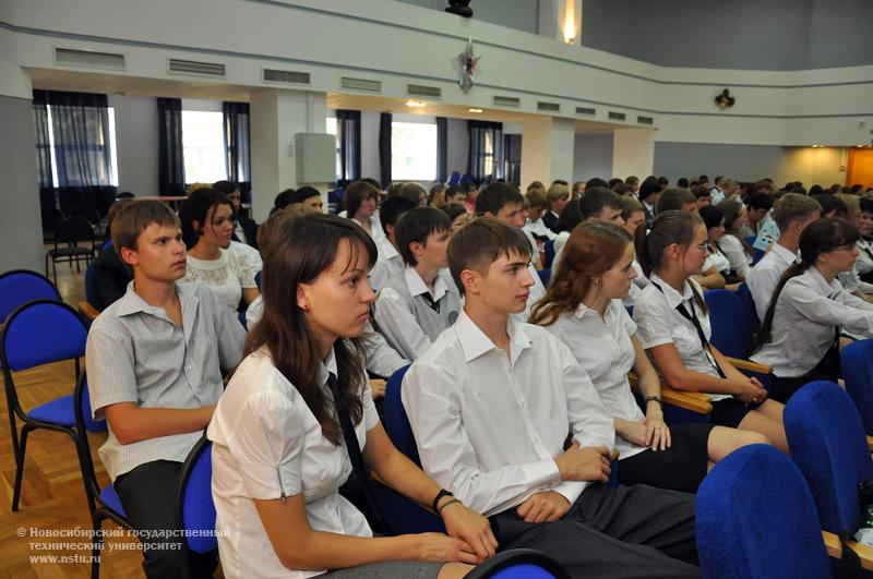 01.09.10     1 сентября в Инженерном лицее НГТУ, фотография: В. Кравченко