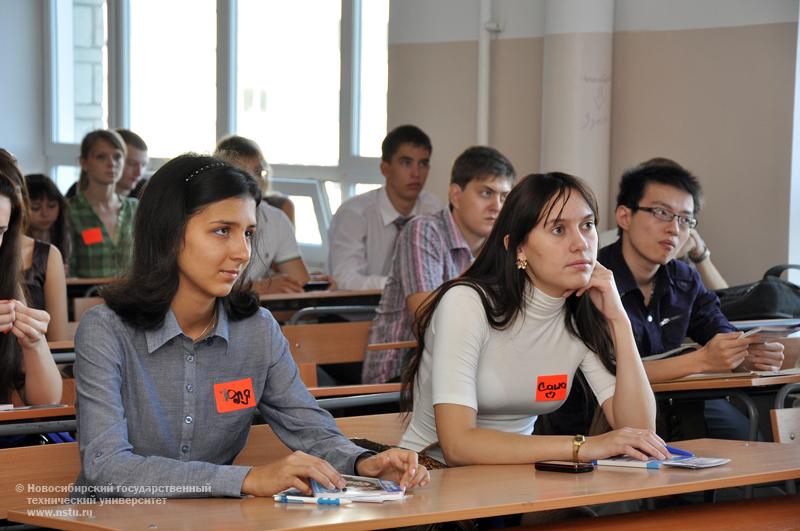 01.09.10     1 сентября собрание студентов 1 курса факультета бизнеса (ФБ), фотография: В. Кравченко