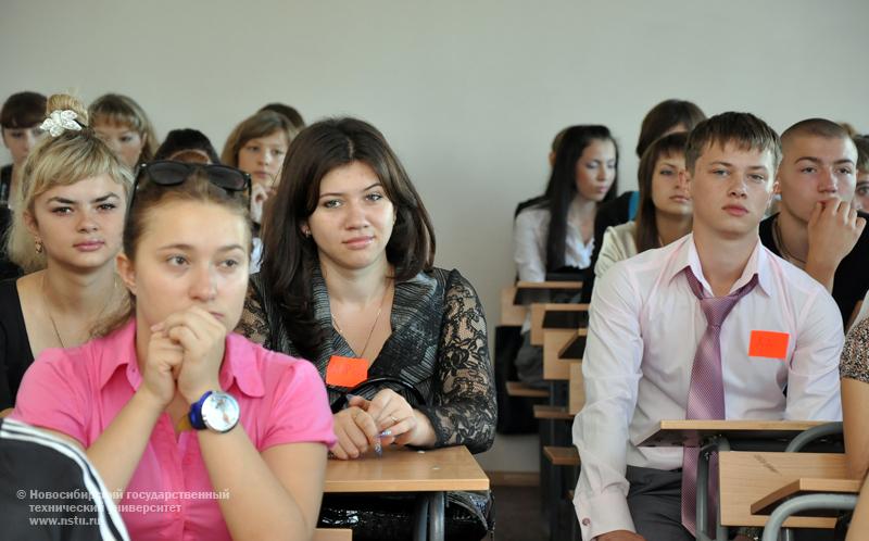 01.09.10     1 сентября собрание студентов 1 курса факультета бизнеса (ФБ), фотография: В. Кравченко