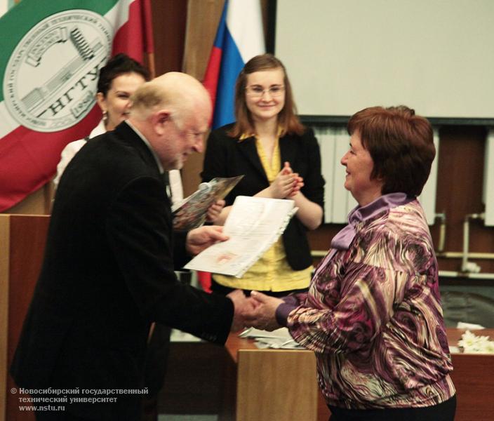 29.04.11     Выпускной на Народном факультете в НГТУ, фотография: В. Невидимов