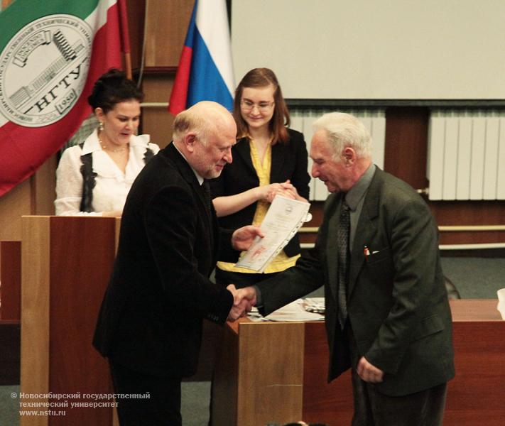 29.04.11     Выпускной на Народном факультете в НГТУ, фотография: В. Невидимов