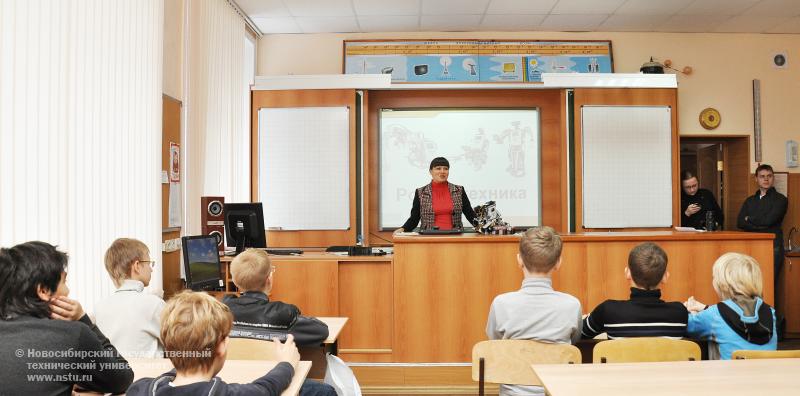 1.11.2011 В НГТУ начались занятия по робототехнике , фотография: В. Невидимов