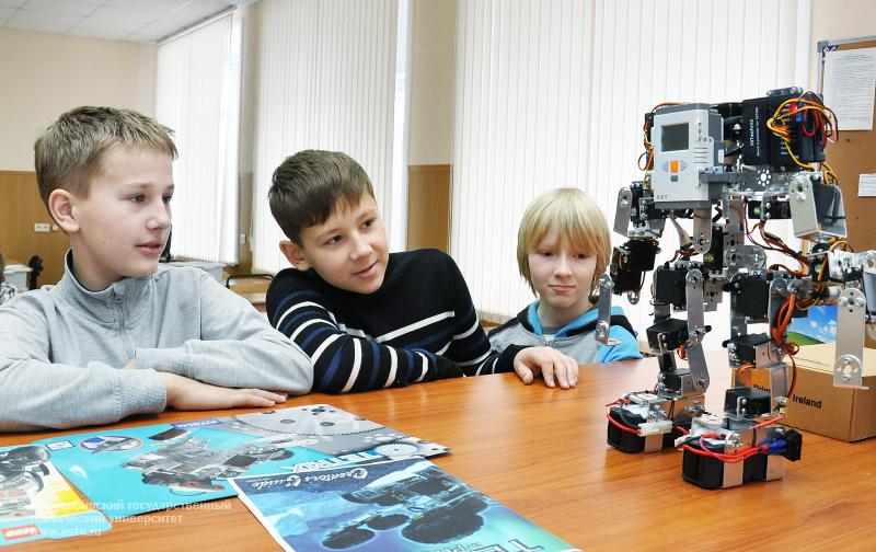 1.11.2011 В НГТУ начались занятия по робототехнике , фотография: В. Невидимов