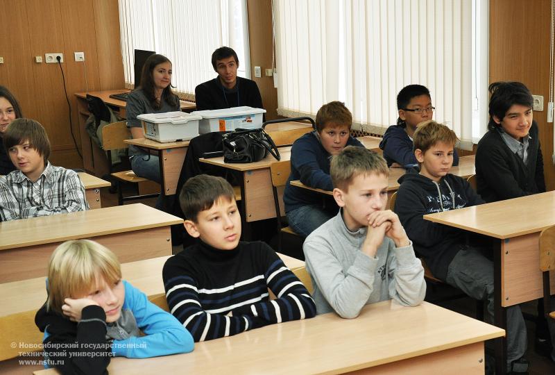 01.11.11 В НГТУ начались занятия по робототехнике , фотография: В. Невидимов
