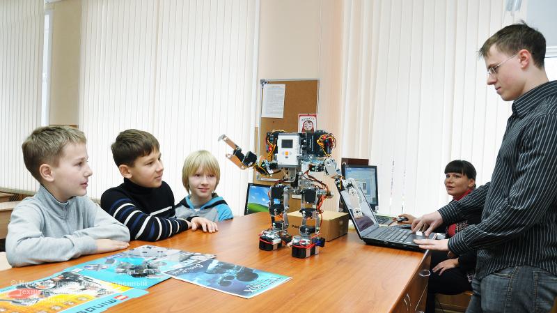 01.11.11 В НГТУ начались занятия по робототехнике , фотография: В. Невидимов