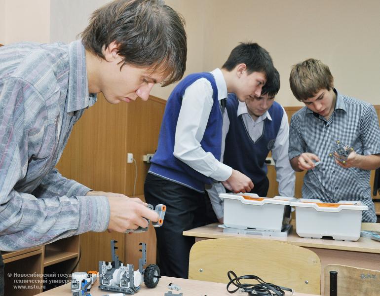 01.11.11 В НГТУ начались занятия по робототехнике , фотография: В. Невидимов