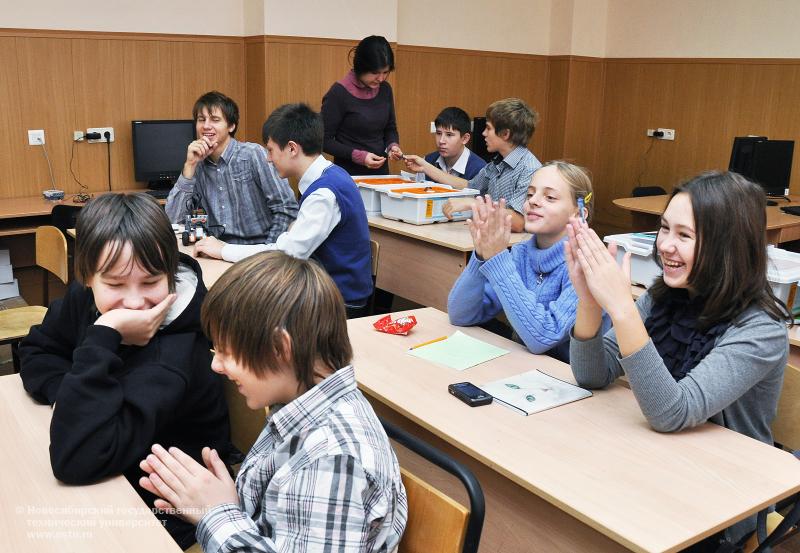 01.11.11 В НГТУ начались занятия по робототехнике , фотография: В. Невидимов