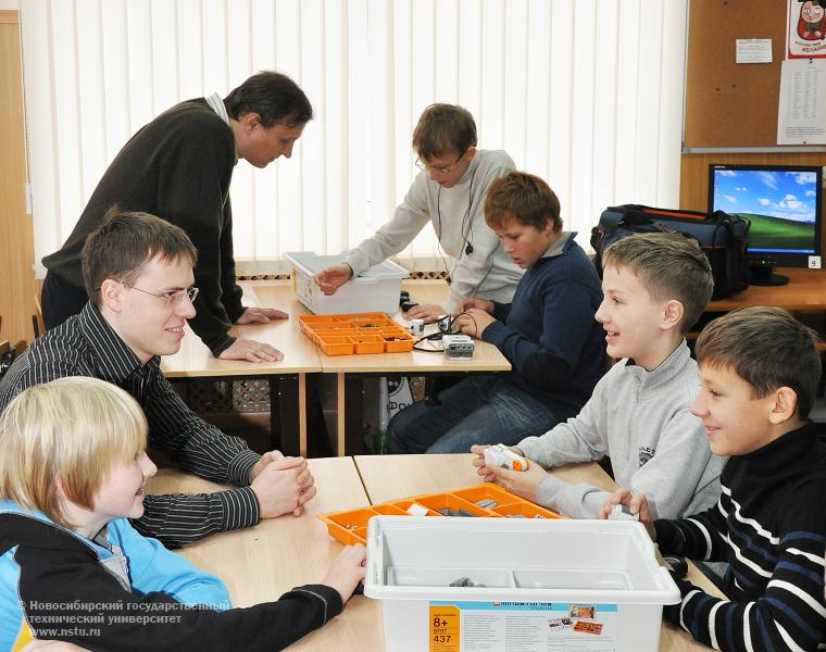 01.11.11 В НГТУ начались занятия по робототехнике , фотография: В. Невидимов