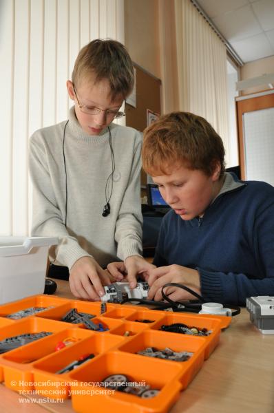 01.11.11 В НГТУ начались занятия по робототехнике , фотография: В. Невидимов