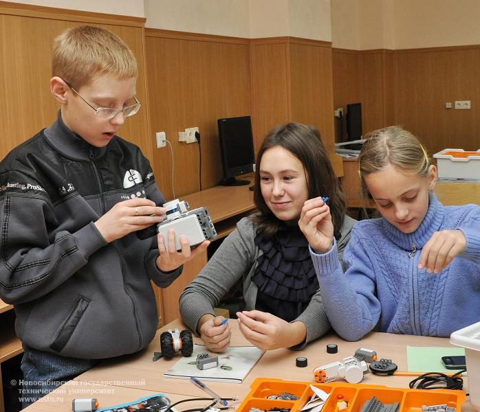 01.11.11 В НГТУ начались занятия по робототехнике , фотография: В. Невидимов