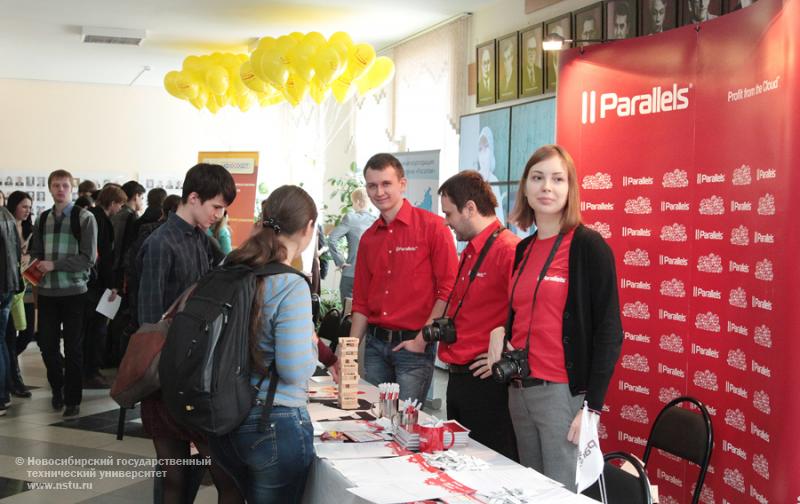 10.04.2013. Ярмарка вакансий в НГТУ, фотография: В. Невидимов