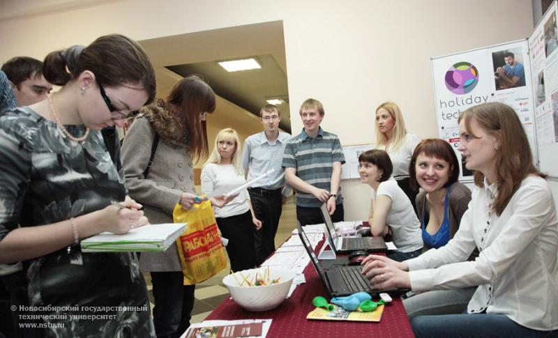 10.04.2013. Ярмарка вакансий в НГТУ, фотография: В. Невидимов