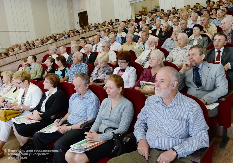 30.08.2013_Производственное собрание преподавателей и сотрудников НГТУ, фотография: В. Невидимов