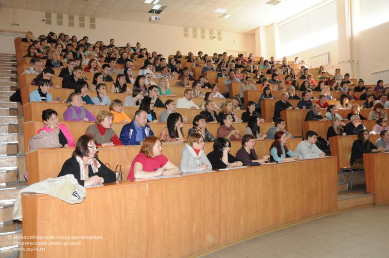 12.04.2014. Тотальный диктант в НГТУ, фотография: В. Кравченко