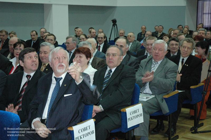 Собрание общественности высшей школы Новосибирска , фотография: В. Невидимов