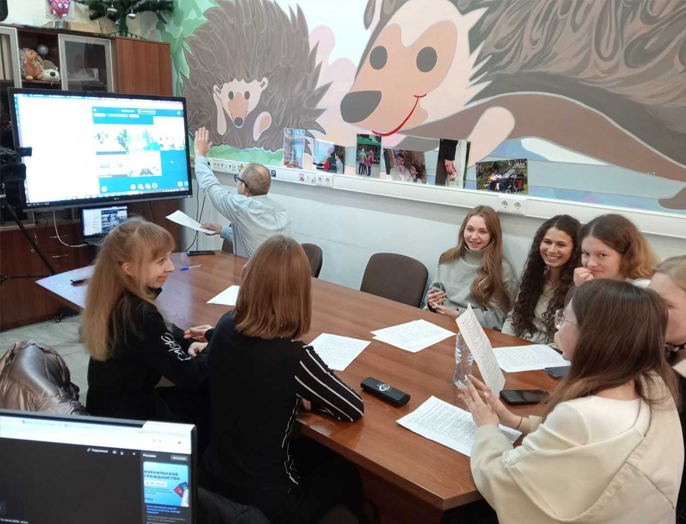 В НГТУ НЭТИ провели телемост, посвященный юбилею Сергея Есенина

